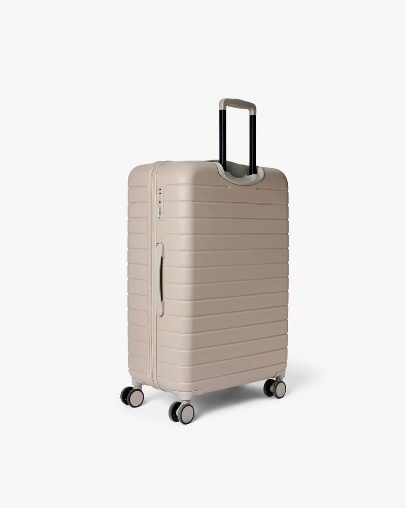 Large 28" Tonal Logo Check-In Koffert