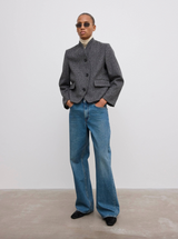 Short curved jacket