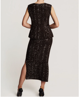 byTiMo Beaded Midi Skirt i brunt med glitrende paljetter, sett bakfra på modell. 