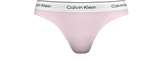 Lys rosa Calvin Klein stringtruse med hvitt logobånd, sett forfra.