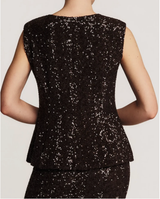 byTiMo Beaded V-Neck Top i sjokoladebrunt med paljetter og V-hals, sett bakfra på modell. 