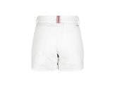 Amundsen 5Incher Concord G.Dyed Shorts i hvit, sett fra siden med sideficke og norgesreima-detalj i beltet
