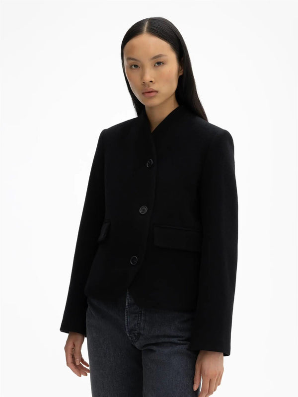 Short curved jacket