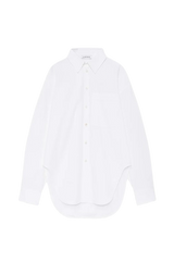 Scott Shirt fra ANINE BING, hvit skjorte med spiss krage og stor brystlomme. Sett forfra. 