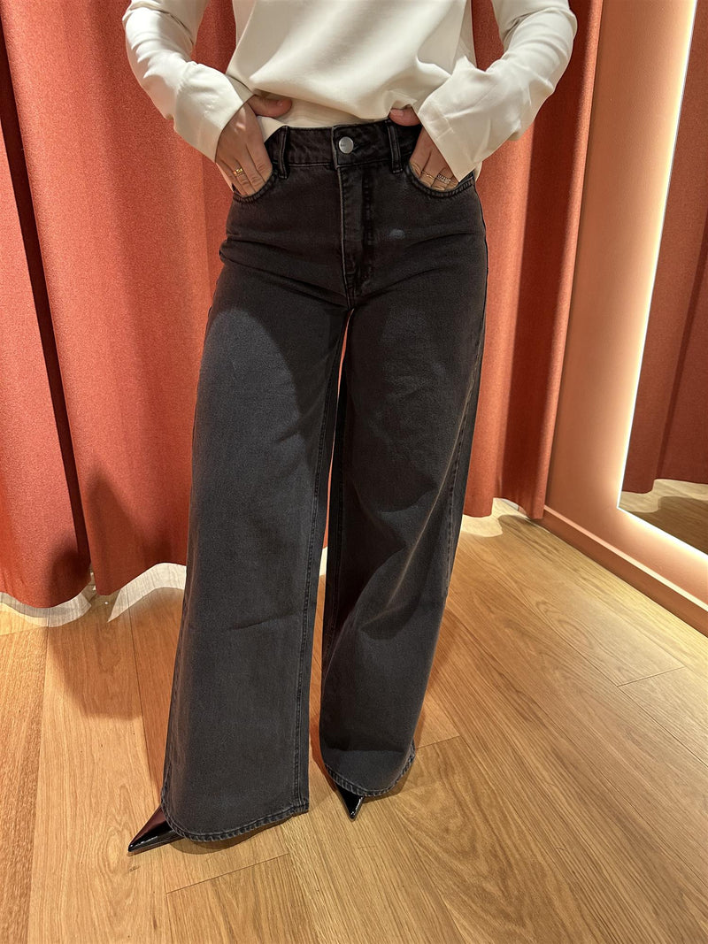 Reign Extra Wide