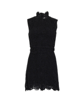 Sort byTiMo Lace Velvet Mini Dress uten ermer, med høy blondekrage, sett forfra.