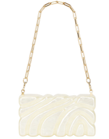Cult Gaia Aura clutch i ivory med gullfarget kjede, bakside. 