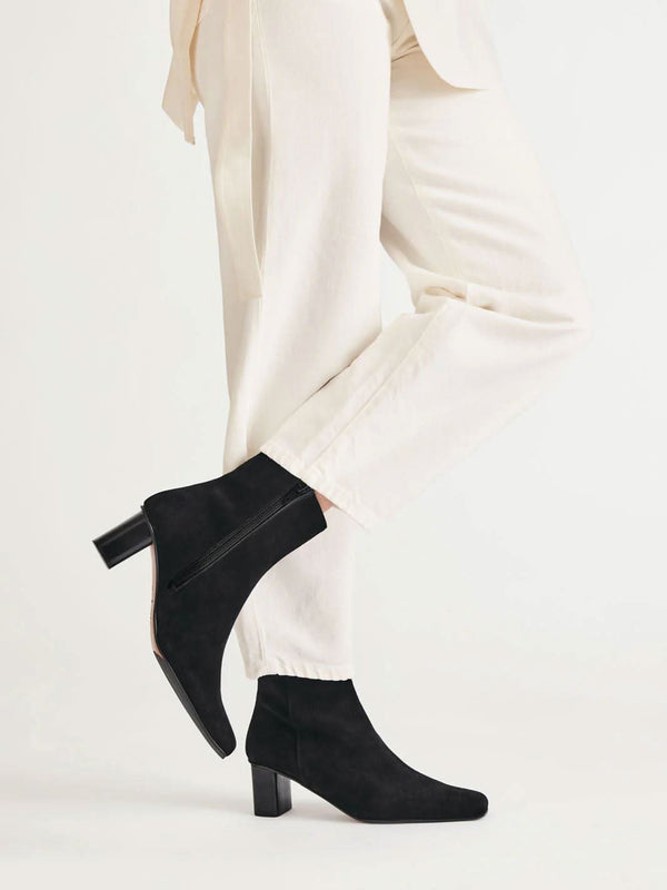 Praia Black Suede